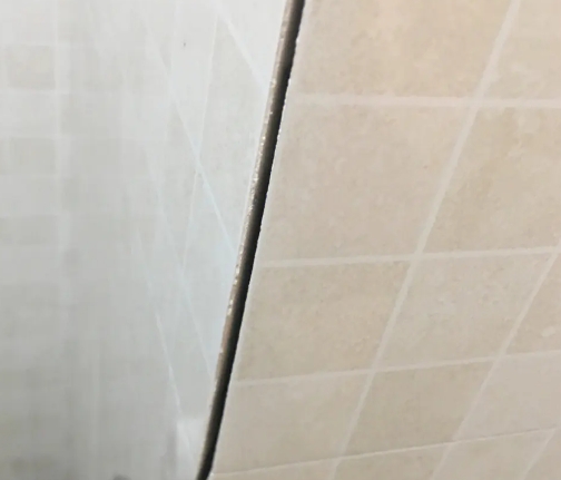 蒙山瓷砖空鼓维修公司分享阳台瓷砖脱落的修复过程可以分为以下几个步骤