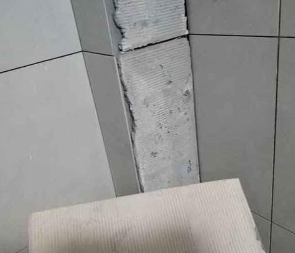 蒙山瓷砖空鼓维修公司分享下厨房瓷砖脱落的补救措施。